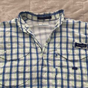 Columbia Men's Casual Blue and White Plaid Shirt A9